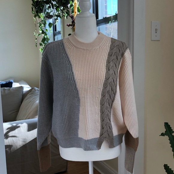 Aritzia Sweaters - Aritzia block color sweater